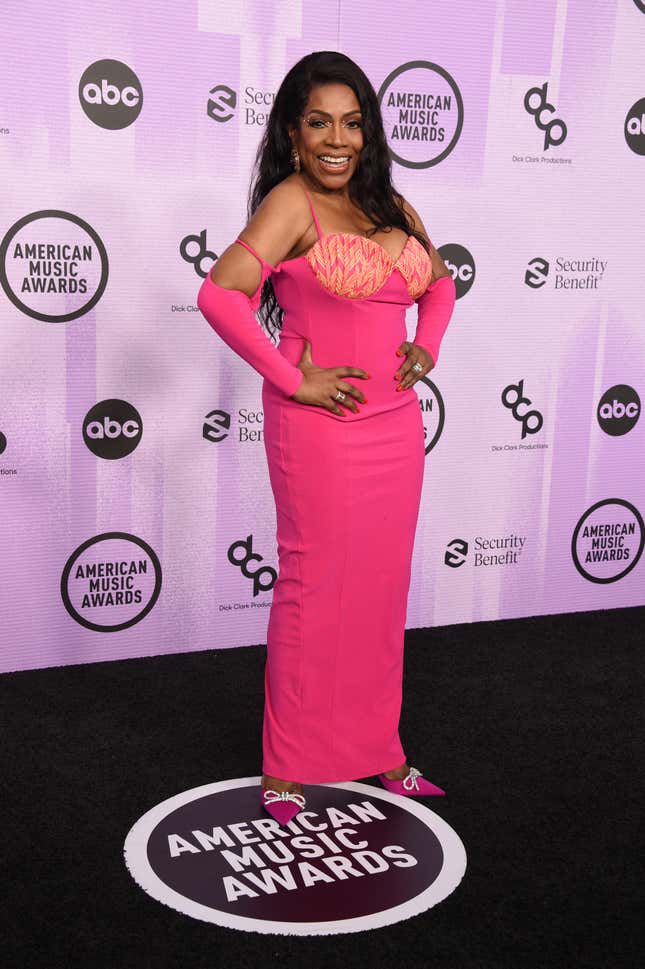 Image for article titled All the Best Looks From the 2022 American Music Awards Red Carpet