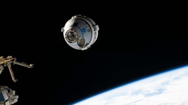 La Starliner de Boeing acercándose a la Estación Espacial Internacional el 20 de mayo de 2022
