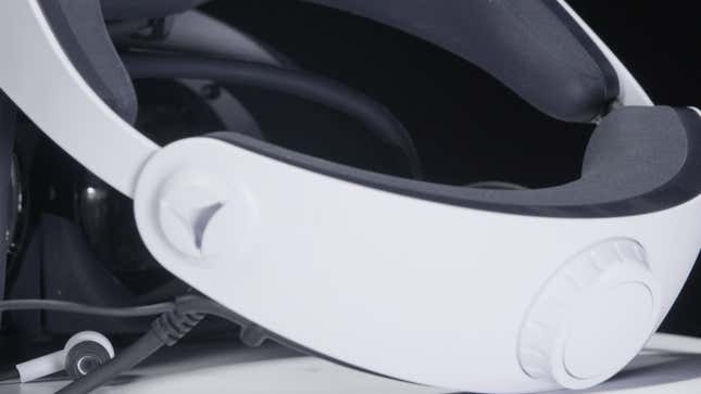 A picture of the PS VR2 headset shows the adjustable dial on the headband.