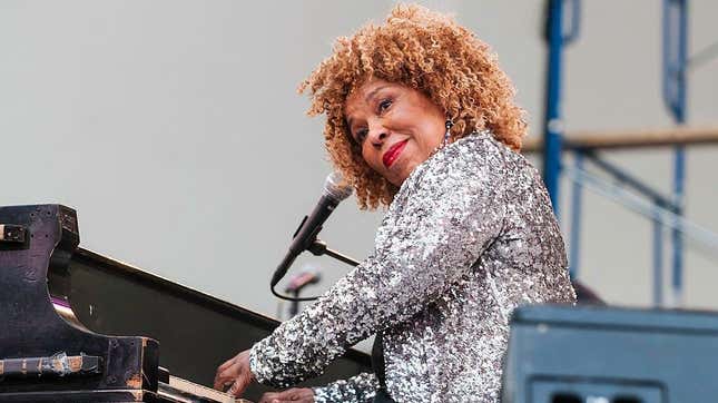 Image for article titled Legendary Singer Roberta Flack is No Longer Able to Sing