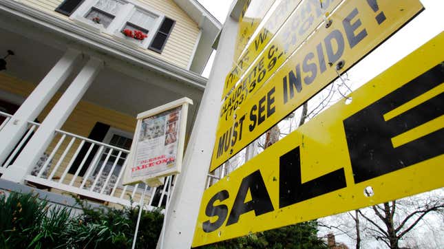 A sign advertises an open house for sale in Alexandria, Virginia April 6, 2008. While the data says "no end in sight" for the U.S. housing crisis, real estate agents in several parts of the United States are beginning to see signs of life among people looking for homes to buy. 