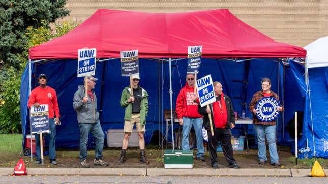 Striking UAW union members picketing