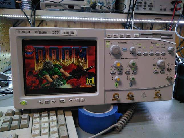 Imagen para el artículo titulado Una bombilla de Ikea y otras siete cosas que pueden ejecutar Doom