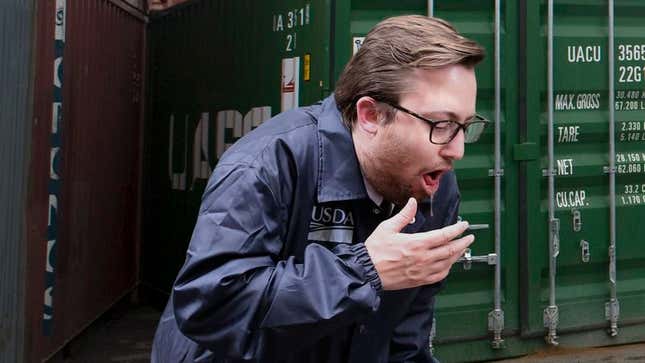 Image for article titled Rookie USDA Agent Vomits After Seeing First Rotten Orange