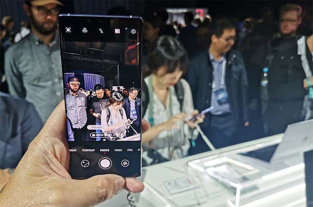 Imagen para el artículo titulado El Huawei Mate 30 es como un Mate 20 con una cámara que parece venida del futuro