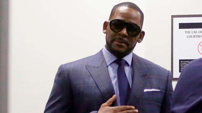 R. Kelly arrives at the Circuit Court of Cook County, Domestic Relations Division on March 6, 2019.