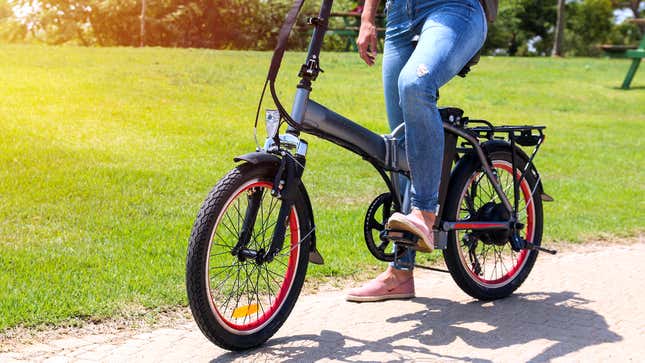 Image for article titled Pros And Cons Of E-Bikes