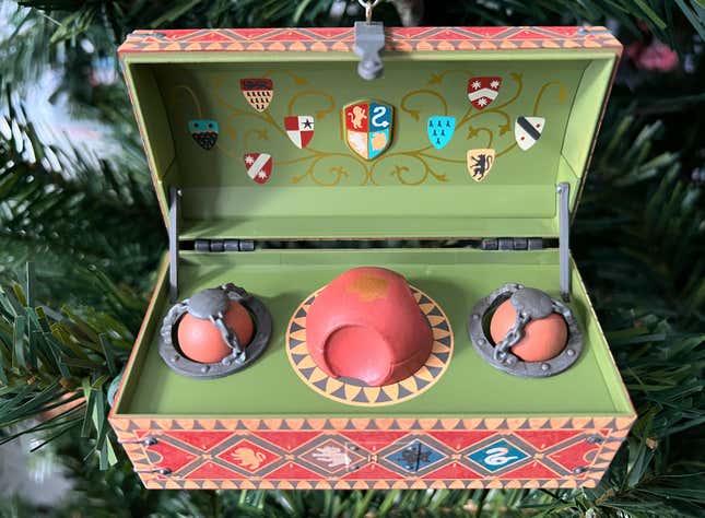 Image for article titled All of My Favorite Sci-Fi Christmas Ornaments