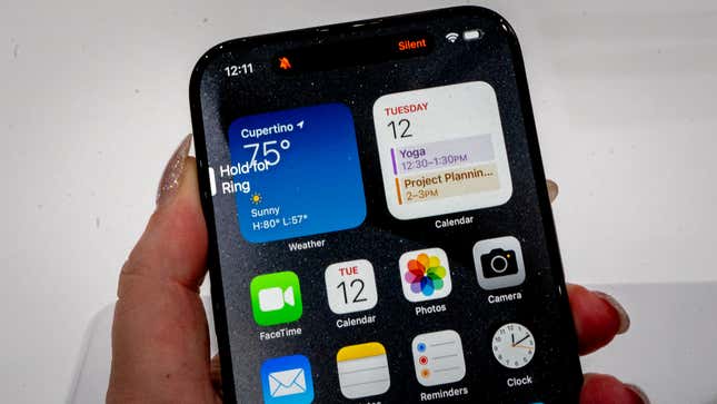 Imagen para el artículo titulado Práctica: el iPhone 15 de Apple finalmente se siente como una actualización