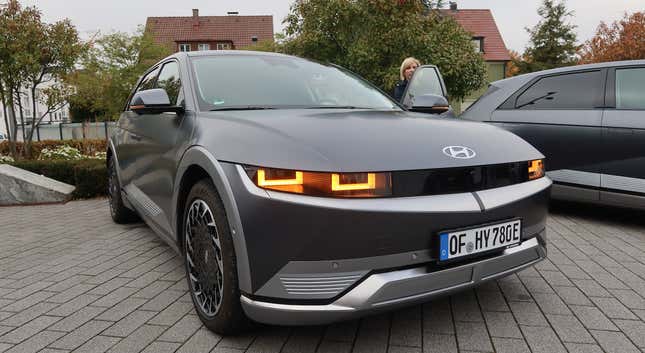 Image for article titled The Hyundai Ioniq 5's Taillights Are A Reminder That Hyundai-Kia Are Kicking Taillight Ass
