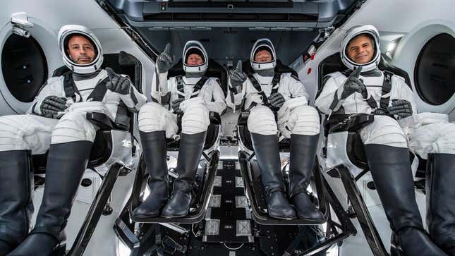 La tripulación del Ax-1 dentro de una cápsula SpaceX Crew Dragon.