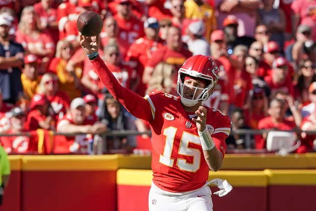 Kansas City Chiefs quarterback Patrick Mahomes (15) throws the