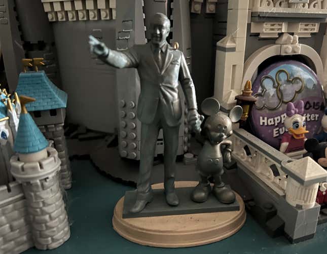 Image for article titled All of My Favorite Sci-Fi Christmas Ornaments