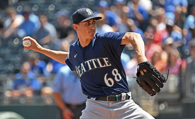 Who threw out the first pitch on Mariners Opening Day?