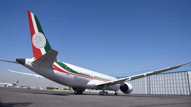 Imagen para el artículo titulado El avión presidencial de México se puede alquilar para bodas y cumpleaños