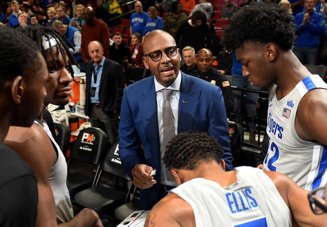 “You can’t force anybody” to get vaccinated, says Memphis coach Penny Hardaway.