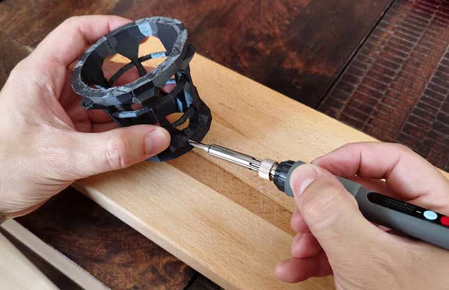 Para planchar PLA necesitas un soldador de estaño como los que se usan para marcar madera.