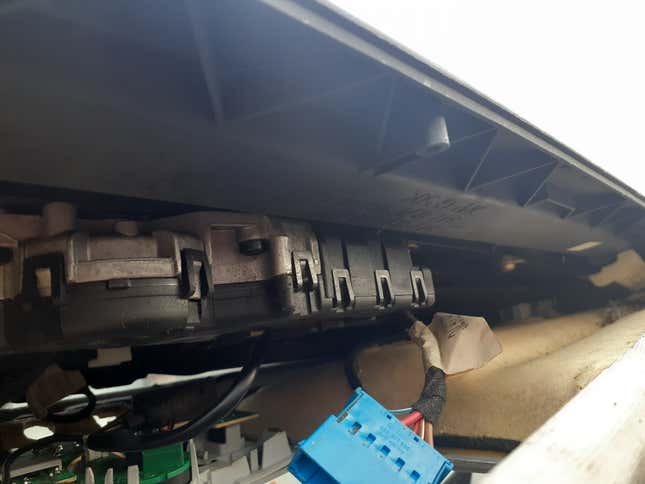 Image for article titled How I Fixed A Broken Sunroof In One Of The Most Unreliable Cars Of The Modern Era