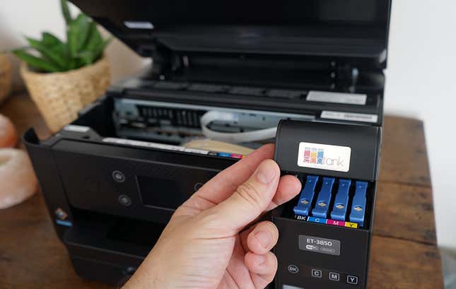Detalle del depósito de una impresora Epson EcoTank ET-3850