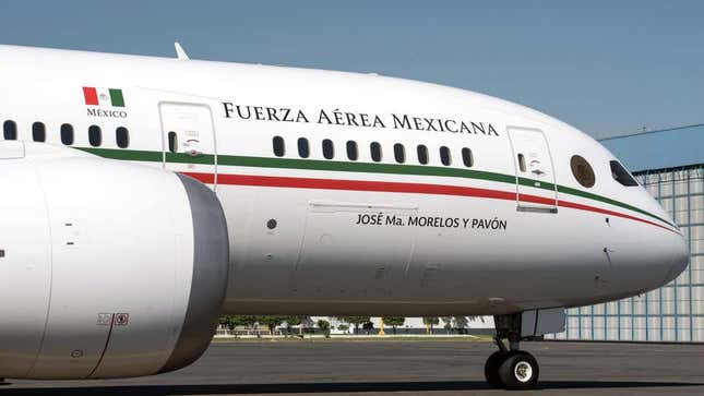 Imagen para el artículo titulado El avión presidencial de México se puede alquilar para bodas y cumpleaños