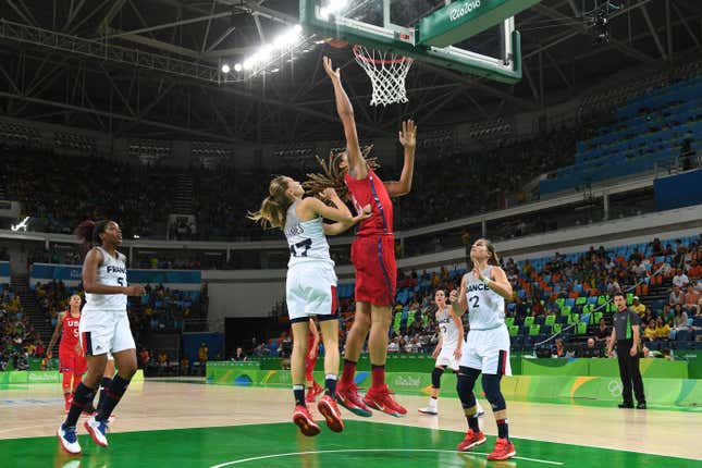 USA’s centre Brittney Griner (C) scores past France’s guard Marine Johannes during a Women’s semifinal basketball match between France and USA at the Carioca Arena 1 in Rio de Janeiro on August 18, 2016 during the Rio 2016 Olympic Games.
