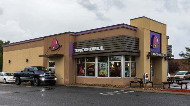 Image for article titled Pennsylvania Taco Bell under investigation for alleged razors, hooks in food