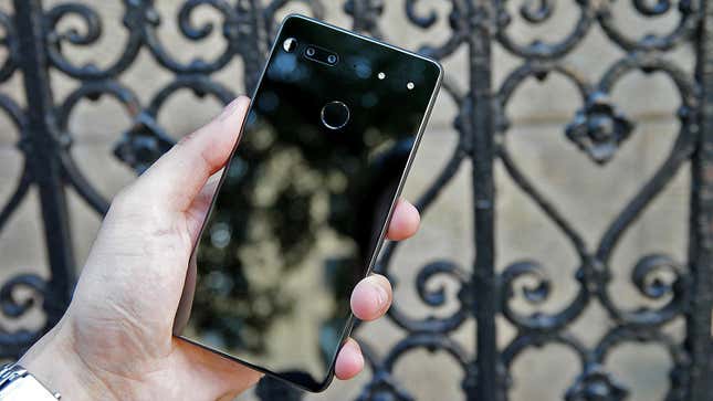 Image for article titled The Essential Phone Finally Makes Sense
