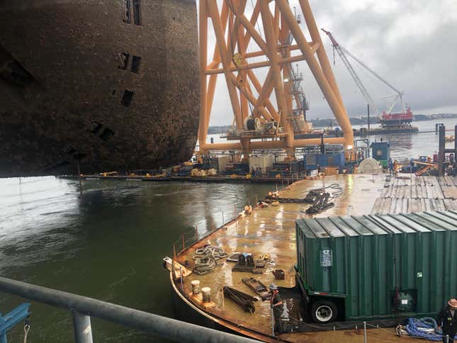 Image for article titled A Chain Just Cut Through A Capsized Cargo Ship Filled With Cars And The Process Is Fascinating (UPDATE W/VIDEO)