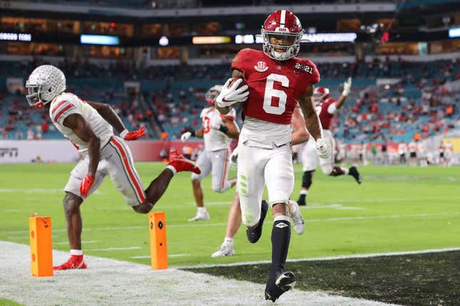 Devonta Smith's size under scrutiny by NFL teams