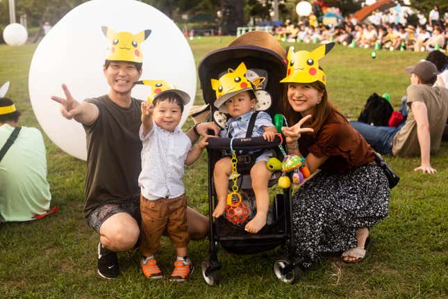 Image for article titled In Photos: 2,000 Dancing Pikachus (And Their Fans) Take Over Yokohama, Japan