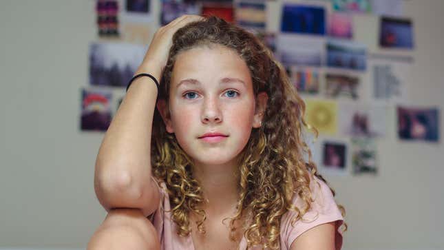 Image for article titled Teenage Actress Going Through Awkward Phase Between Cute And Sexualized