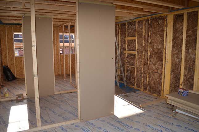 Building a straw house
