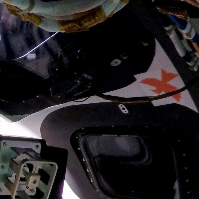 Imagen para el artículo titulado Todos los huevos de pascua que la NASA escondió en la nave Orion durante la misión Artemis 1
