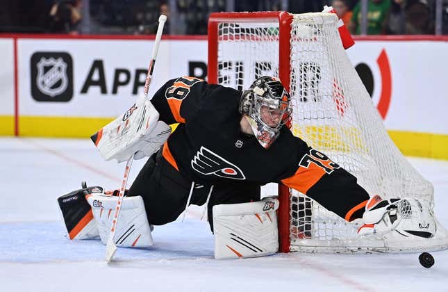 Flyers got their first look at goaltender Carter Hart in overtime loss to New  Jersey