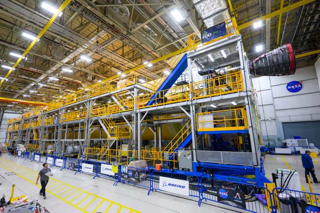 At NASA’s Michoud Facility in New Orleans, Aerojet Rocketdyne and Boeing teams installed the first RS-25 engine on the core stage for NASA’s Artemis moon mission. The 212-ft core stage displays the newly added engine E2059.