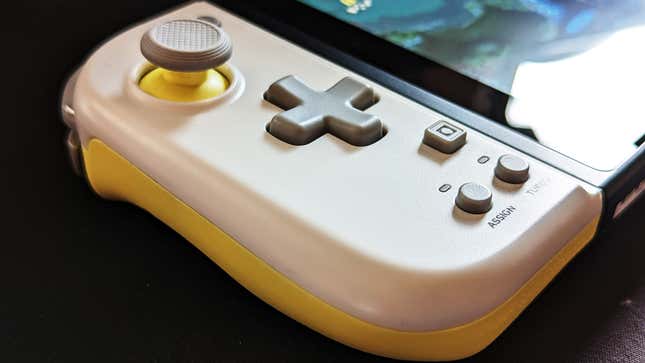 A Hori Split Pad Compact sits equipped on a Nintendo Switch.