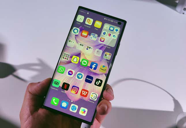 Imagen para el artículo titulado El Huawei Mate Xs 2 es una bestia plegable con pantalla ultraplana y un precio desorbitado