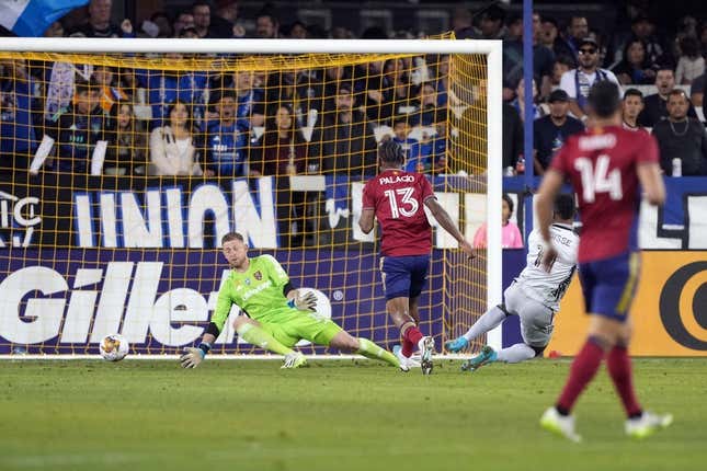 Sep 16, 2023; San Jose, California, USA; Real Salt Lake goalkeeper Zac MacMath (in green) allows a goal by San Jose Earthquakes forward Jeremy Ebobisse (right in gray) during the first half at PayPal Park.