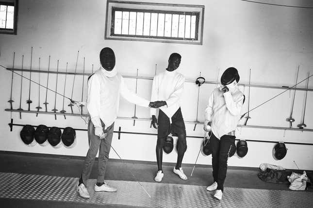 Image for article titled Photos: For Senegal’s jailed minors and street kids, fencing is more than just a sport