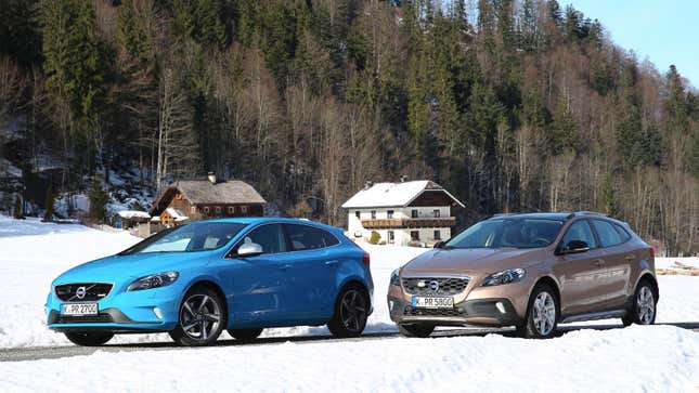 Two Volvo V40 wagons in the snow