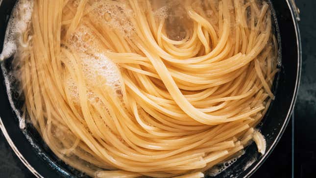 Image for article titled How to Cook Pasta With Less Energy, According to a Nobel Prize–Winning Physicist