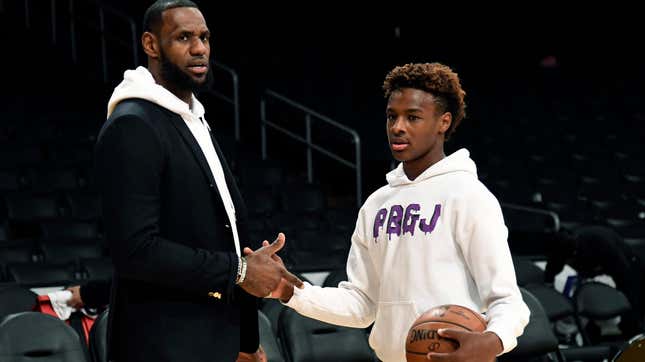 Image for article titled Anti-Vax Conspiracy Theorists Harass LeBron James’ Family Over Bronny’s Hospitalization