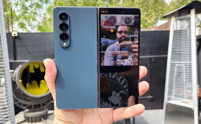 Imagen para el artículo titulado Análisis del Samsung Galaxy Z Fold 4: una pantalla enorme cada vez más útil