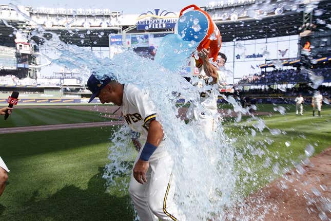 Brewers rally with 3-run eighth inning for first win of season