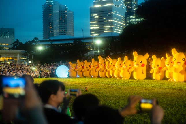 Image for article titled In Photos: 2,000 Dancing Pikachus (And Their Fans) Take Over Yokohama, Japan