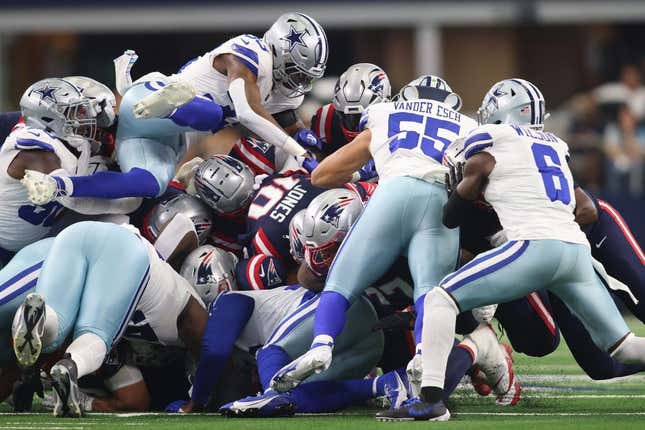 Cowboys blitz Mac Jones, Patriots to roll to 38-3 win