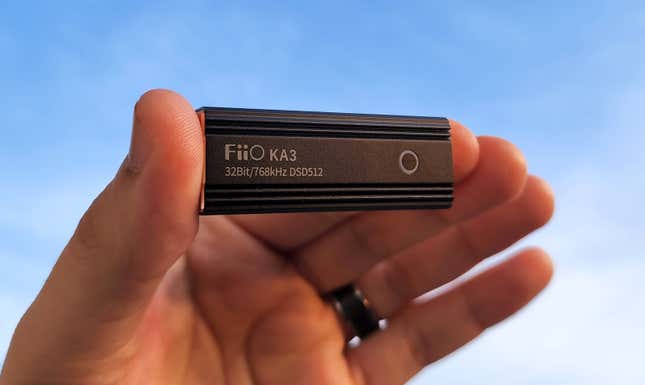 Imagen para el artículo titulado FiiO KA3: cómo hacer que la música de tu teléfono suene mucho mejor