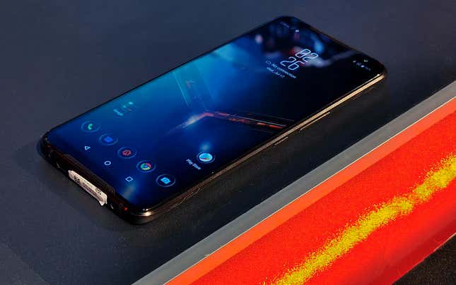 Imagen para el artículo titulado Asus ROG Phone II: la mejor consola portátil ha resultado ser un móvil Android