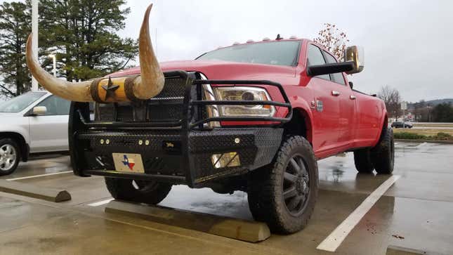 Image for article titled This Ram 3500 In A Whataburger Parking Lot Is The Most &#39;Texas&#39; Truck I&#39;ve Ever Seen