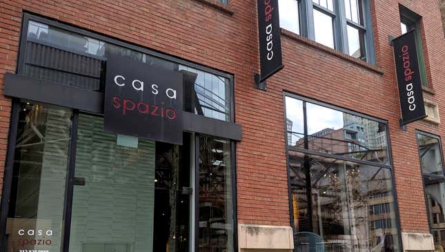 Image for article titled Unclear If Store Called ‘Casa Spazio’ Sells Leather Sofas Or Pizzas